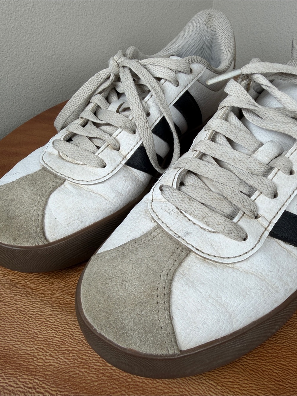 adidas Women’s VL Court 3.0 Sneaker White Black Gray Beat Up Size 7.5 - Picture 6 of 16
